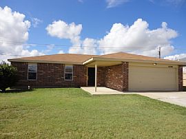 Single Family Home in Jarrell, TX