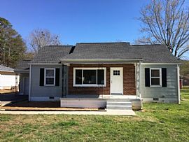 Single Family House in Red Bank, TN