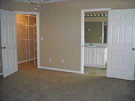 A Single Family Home in Jacksonville, FL (Photo 4 of 5)