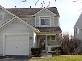 Single Family Home  For Rent. in Lake in the Hills, IL