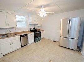  936 E Saint Catherine St, Louisville, Ky 40204 3 Beds 1 Bath 1 in Louisville, KY (Photo 3 of 4)
