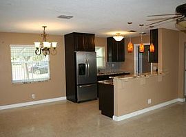 Single Family Home For Rent  in Lake Worth, FL (Photo 3 of 4)