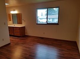 Single Family Home For Rent  in Mount Vernon, WA (Photo 3 of 4)