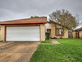 Single Family Home For Rent  in Houston, TX