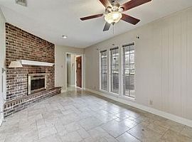 Single Family Home For Rent  in Austin, TX (Photo 2 of 4)