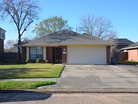Single Family Home For Rent  in Lake Jackson, TX