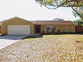 Single Family Home For Rent  in Lakeland, FL (Photo 2 of 4)