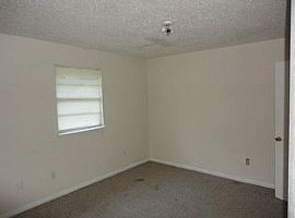 Single Family Home For Rent  in Jacksonville, FL (Photo 2 of 4)