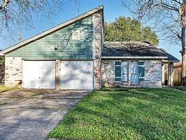 Single Family Home For Rent  in Houston, TX