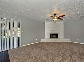Single Family Home For Rent  in Houston, TX (Photo 2 of 4)