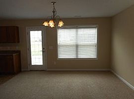 Single Family Home in Orange Park, FL (Photo 4 of 7)