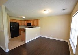  4136 Red Shed Ln, Charlotte, Nc 28269 3 Beds 2 Baths 1,395 Sqf in Charlotte, NC (Photo 4 of 5)