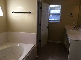  414 Lake Worth Dr, Baton Rouge, La 70810 3 Beds 2 Baths 1,501  in Baton Rouge, LA (Photo 3 of 4)