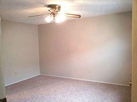 Beautiful 4beds 1.5bath Home in Columbus/large Eat-In Kitchen in Columbus, OH (Photo 5 of 12)