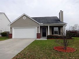 Single Family Home in Summerville, SC