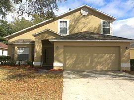 Single Family Home in Apopka, FL