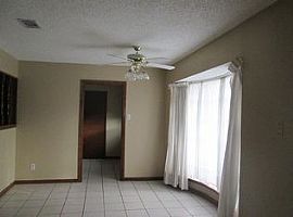 A Spacious 3 Beds and 2 Baths Home For Rent in Grapevine, TX (Photo 4 of 7)