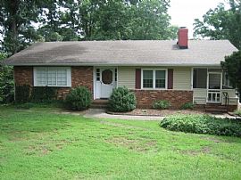 This Home Is Simply Amazing! Immaculate Home with 3bd/2ba in Greenville, SC
