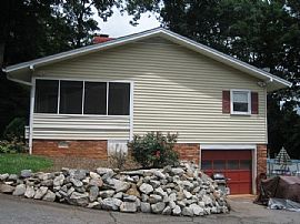 This Home Is Simply Amazing! Immaculate Home with 3bd/2ba in Greenville, SC (Photo 6 of 10)