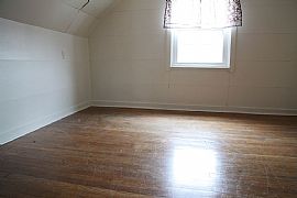 Cozy 3br Single Family Home Newly Renovated Full Bath in Pittsburgh, PA (Photo 7 of 10)