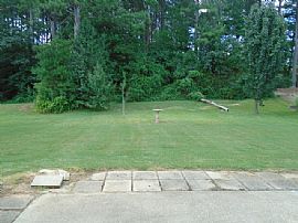 Single Family Home in Powder Springs, GA (Photo 4 of 4)