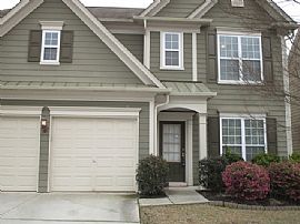 Single Family Home in Canton, GA