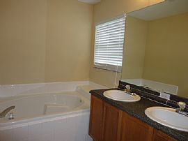 Single Family Home in Clermont, FL (Photo 5 of 7)