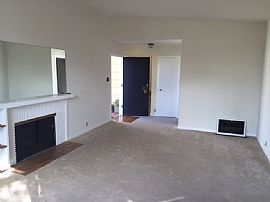  Ideally Located in Upper Rockridge in The Oakland Hills in Oakland, CA (Photo 3 of 10)