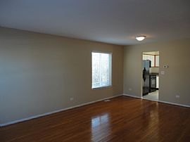 Single Family Home in Bolingbrook, IL (Photo 2 of 2)