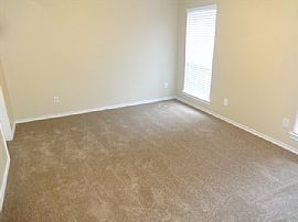 Single Family Home in Rockwall, TX (Photo 5 of 8)