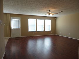 Single Family Home in Katy, TX (Photo 3 of 8)