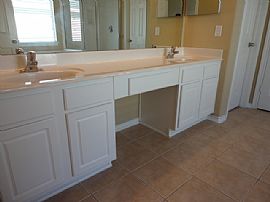 Single Family Home in Katy, TX (Photo 7 of 8)