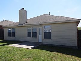 Single Family Home in Forney, TX (Photo 7 of 8)