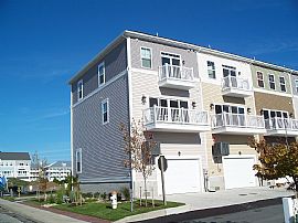 Ocean Convenience (4 Beds::::it Is One Short Block to The Beach in Ocean City, MD (Photo 2 of 10)