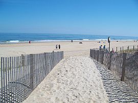 Ocean Convenience (4 Beds::::it Is One Short Block to The Beach in Ocean City, MD (Photo 6 of 10)