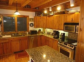 Cape Elizabeth Oceanside 2br, 2.5ba in Cape Elizabeth, ME (Photo 3 of 8)