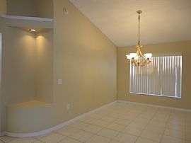 Single Family Home For Rent  in Lakeland, FL (Photo 3 of 4)