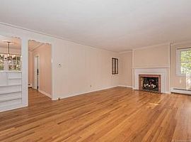  6 Laurel Rd, Essex, Ct 06426 2 Beds 1 Bath 1,152 Sqft in Essex, CT (Photo 2 of 4)