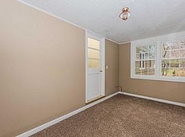  6 Laurel Rd, Essex, Ct 06426 2 Beds 1 Bath 1,152 Sqft in Essex, CT (Photo 3 of 4)