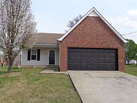 Single Family Home For Rent in La Vergne, TN