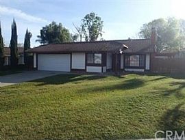 Single Family Home For Rent  in Riverside, CA