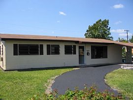 Single Family Home For Rent  in Miami, FL