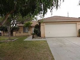 Single Family Home For Rent in Bakersfield, CA