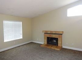 Single Family Home For Rent in Bakersfield, CA (Photo 2 of 4)