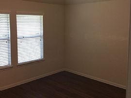 Single Family Home in Houston, TX (Photo 7 of 11)