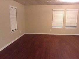 Single Family Home in Houston, TX (Photo 2 of 12)