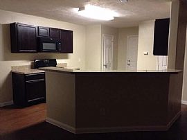 Single Family Home in Houston, TX (Photo 4 of 12)