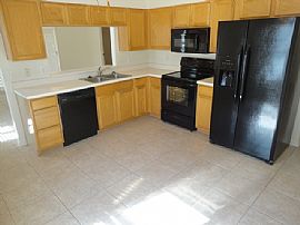 Single Family Home in Apollo Beach, FL (Photo 6 of 11)