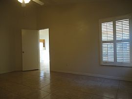 Single Family Home in Apollo Beach, FL (Photo 7 of 11)