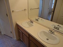 Single Family Home in Apollo Beach, FL (Photo 8 of 11)